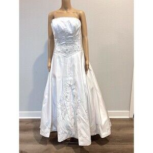 Beautifully Designed Bonny Bridal Wedding Dress with Veil Size 14